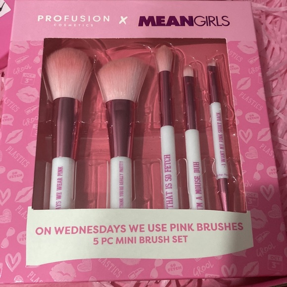 MeanGirls Makeup set New - Picture 2 of 9